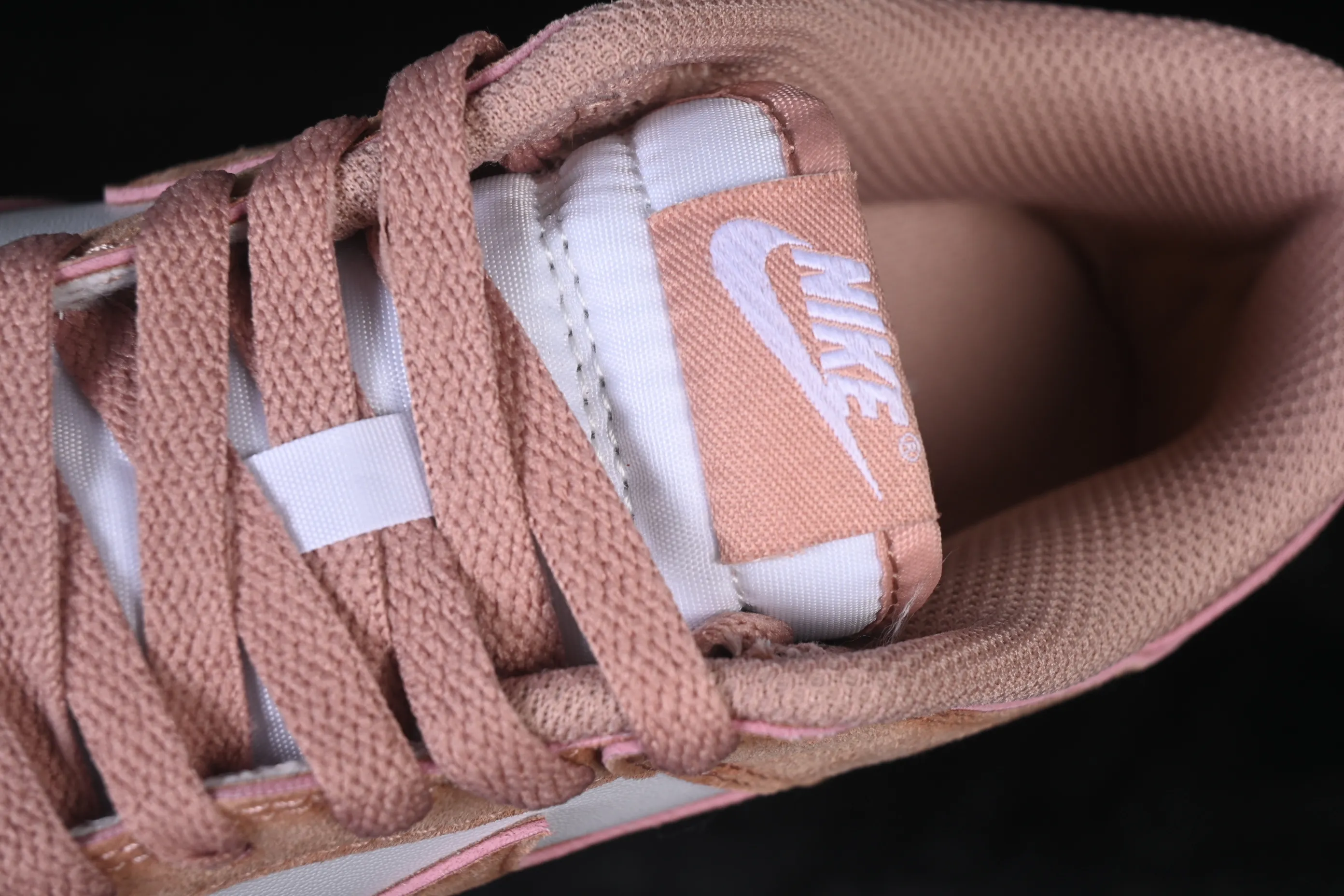 All categories Nk SB Dunk series Nk SB Dunk Low low-top sneakers X version Nike SB Dunk Low Year of the Horse pink and white low-top casual sneakers IB4417-102